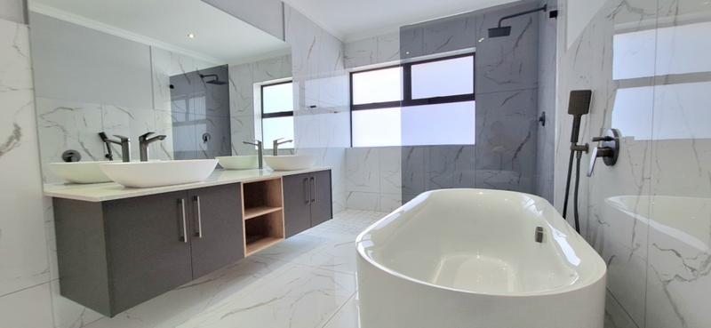 3 Bedroom Property for Sale in Hartenbos Heuwels Western Cape